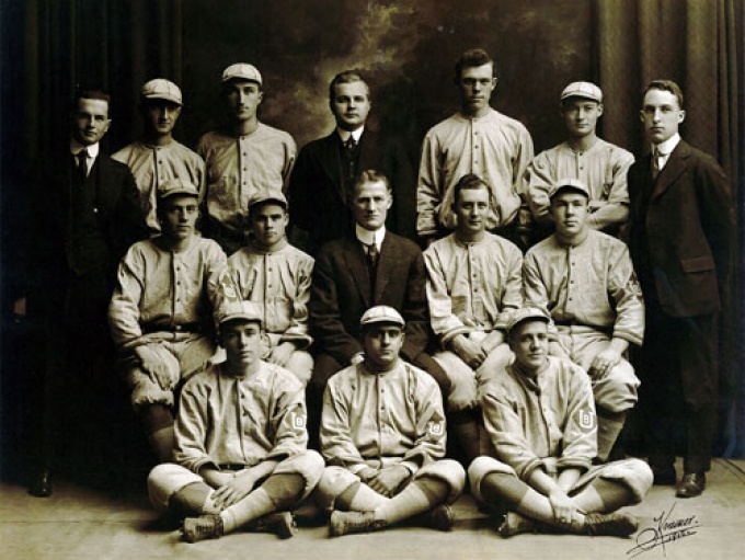 1916 baseball team photo. 