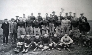 1922 Buffalo Football team photo. 