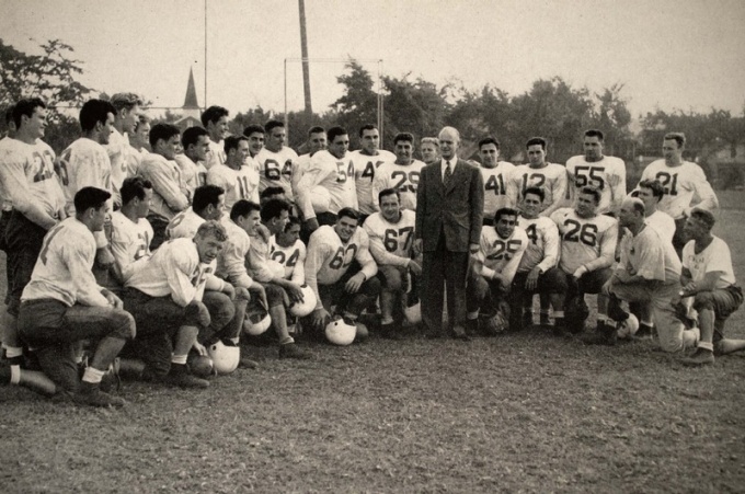 1950 Buffalo Bulls Football team photo. 