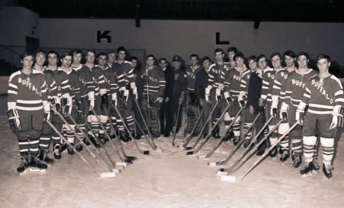 1969-1970 Buffalo Bulls Hockey team photo. 
