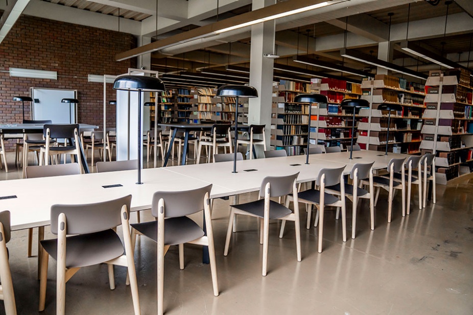 Photo of the Lockwood Library first floor study area. 