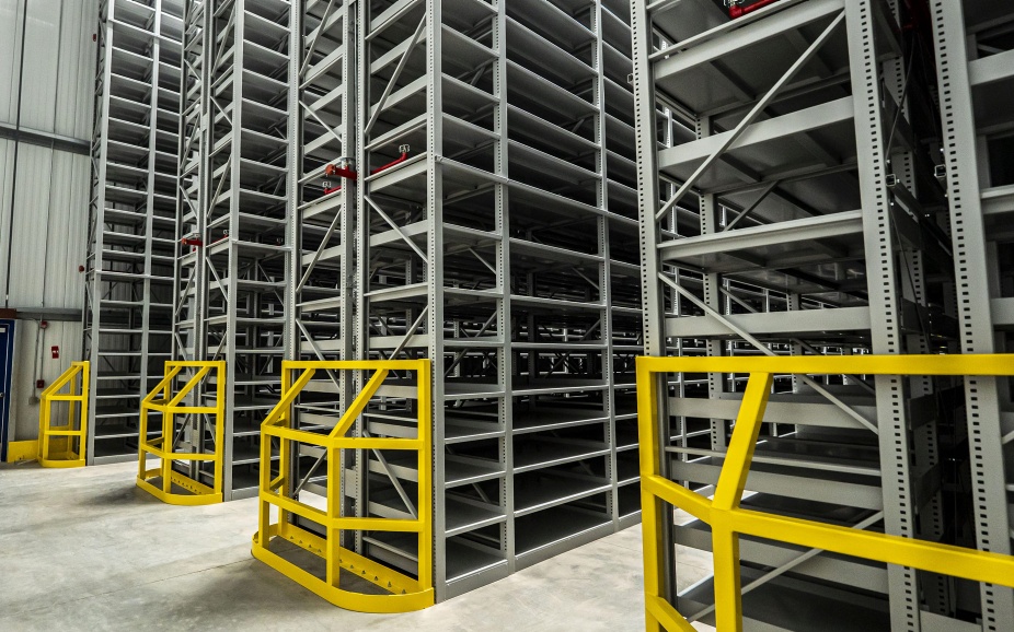 Annex shelving. 